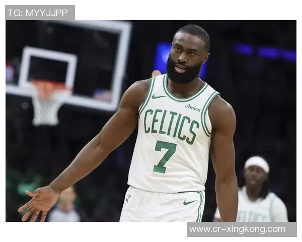 杰伦布朗谈球队战绩超预期强调保持紧迫感的重要性