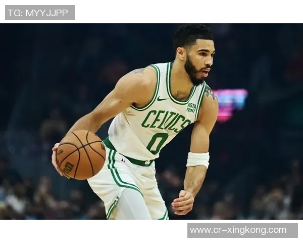 怀特称赞塔图姆努力提升自我并将这种精神融入康复训练中 怀特称赞塔图姆努力提升自我并将这种精神融入康复训练中