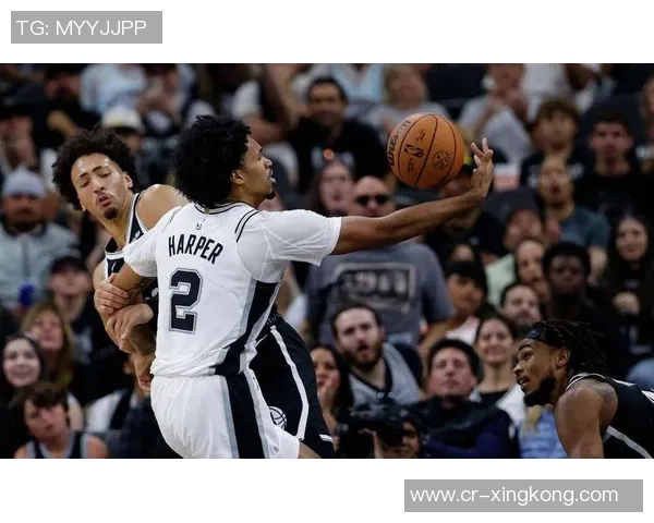 文班谈球队战术多样性认为马刺的纯粹篮球更符合战术本质与发展方向 文班谈球队战术多样性认为马刺的纯粹篮球更符合战术本质与发展方向